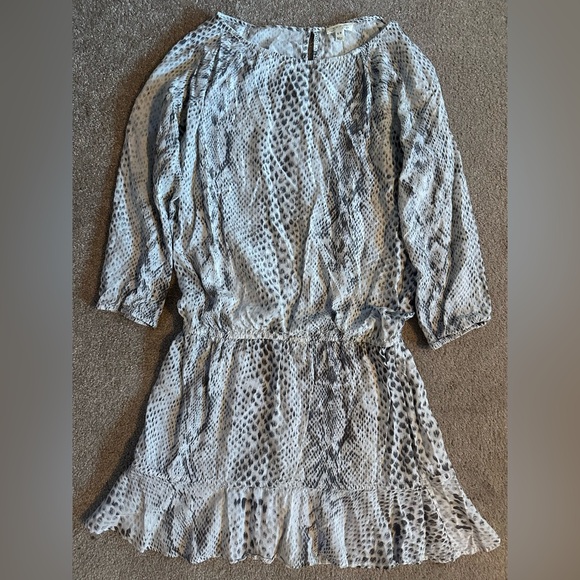 SOFT JOIE Blue "Arryn B" Ruffled Mini Snakeskin Print 3/4 Sleeve Dress - Picture 2 of 5